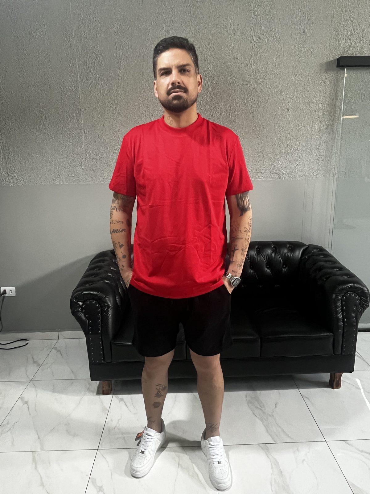 Cliente vestindo peça exclusiva The Boss Concept