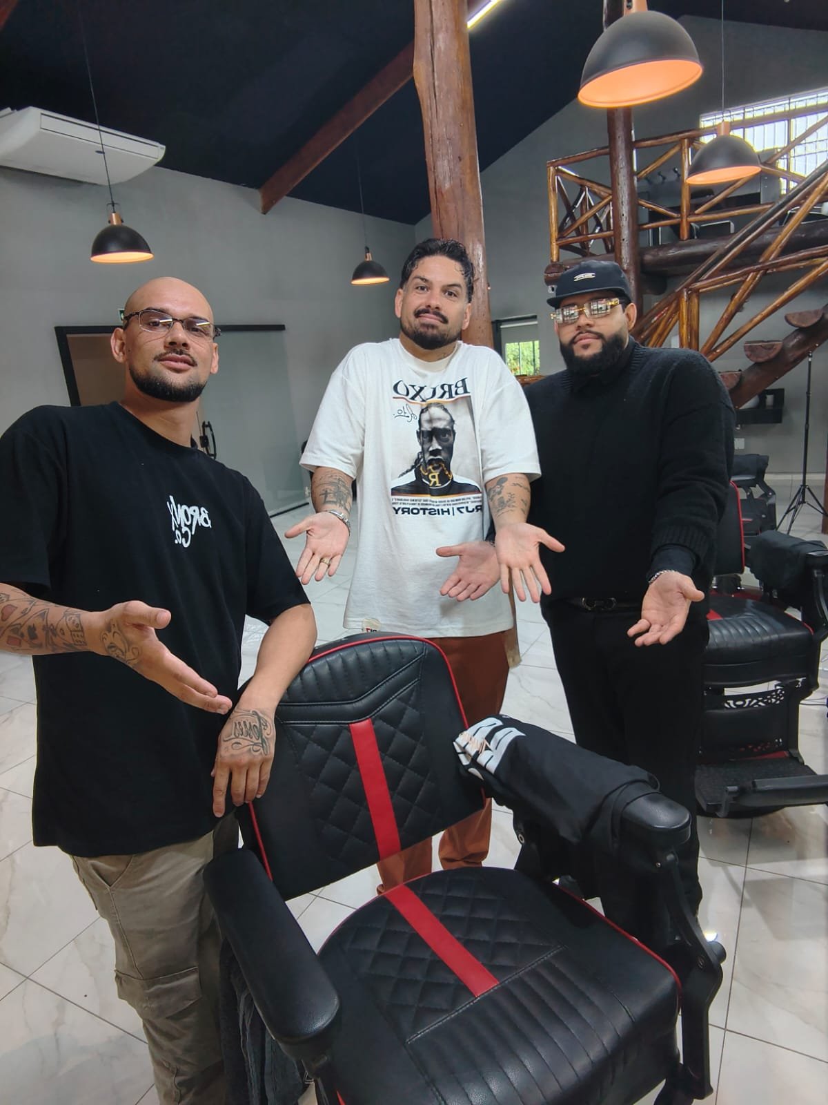 Thyago, Junior e Caíque, equipe da The Boss Barbearia