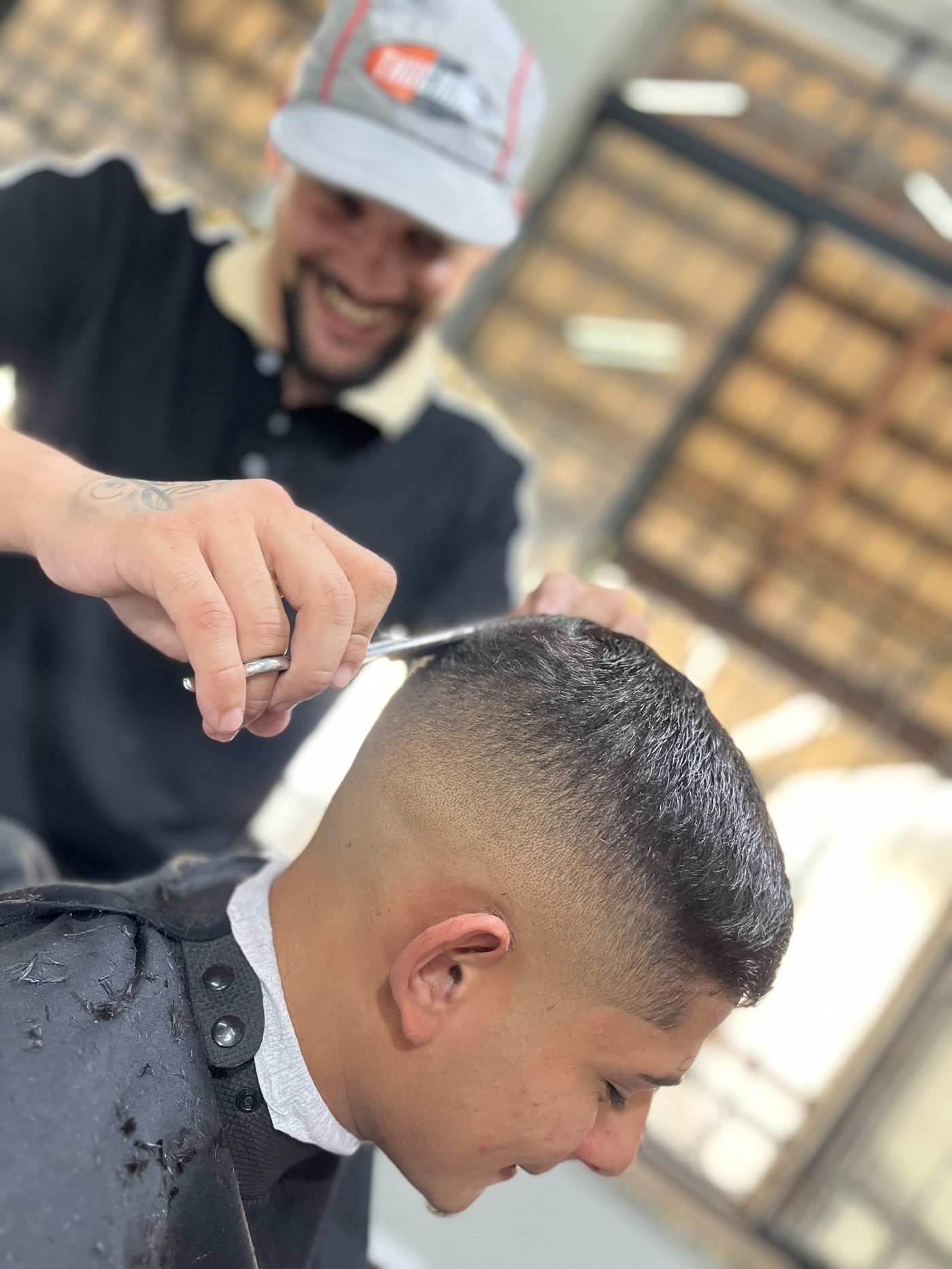 Acabamento de corte na máquina de precisão