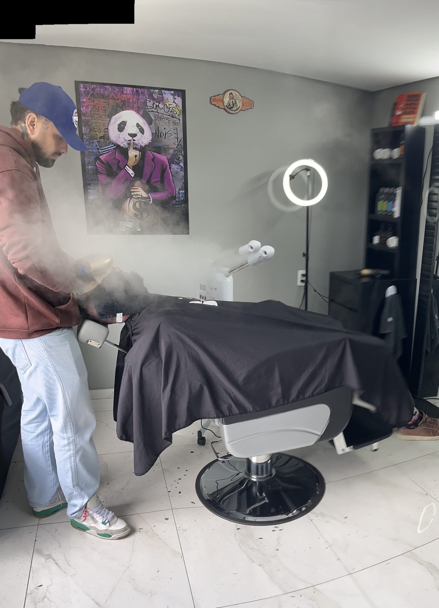 Tratamento com toalha quente na barbearia